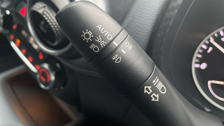 Nissan Juke 1.0 DiG-T 114 Tekna 5dr Petrol Hatchback